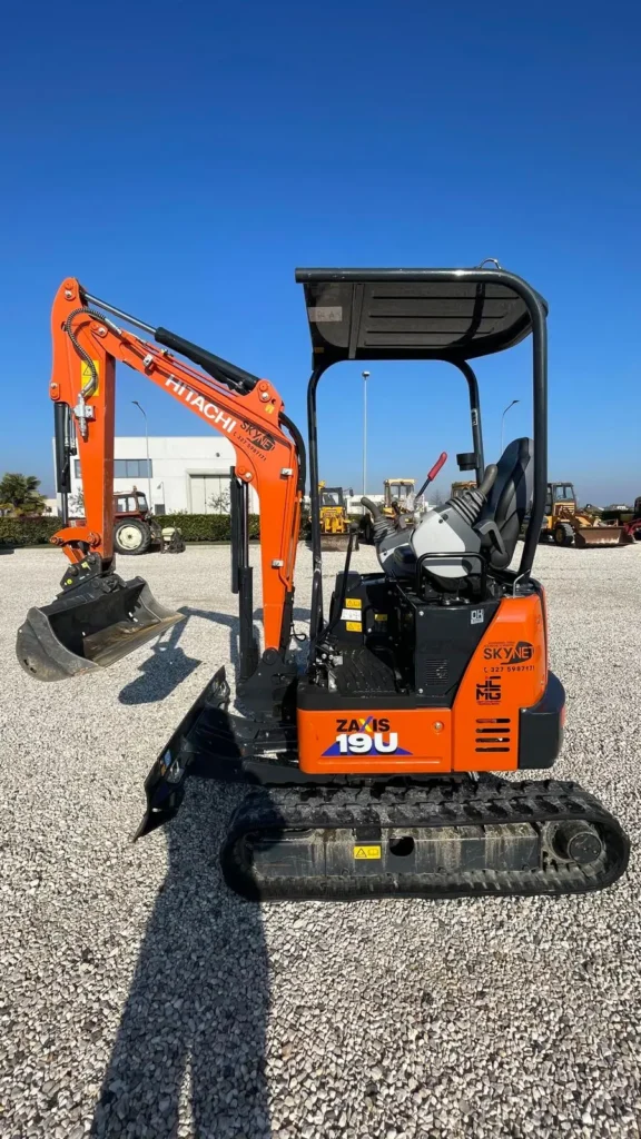 MINI ESCAVATORE HITACHI ZX19U-6