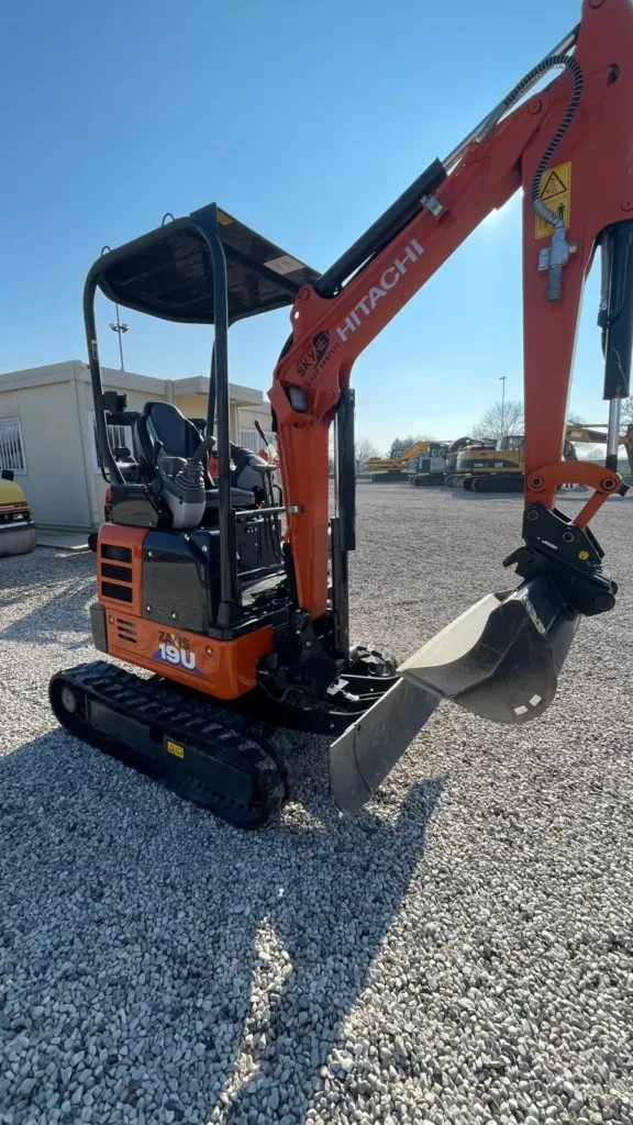 MINI ESCAVATORE HITACHI ZX19U-6